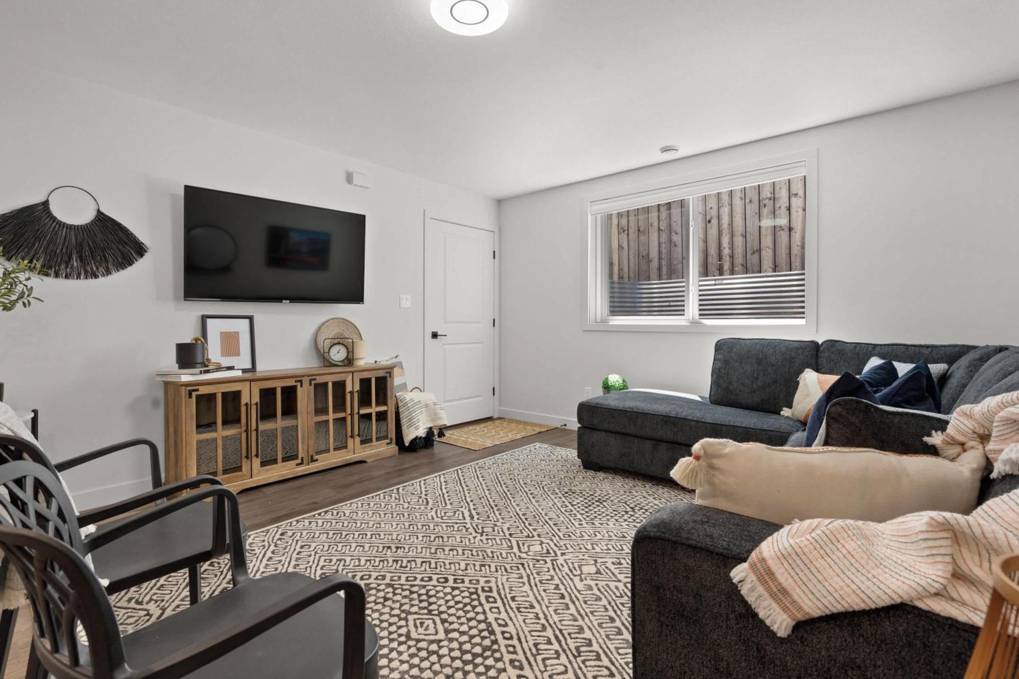 Villa Livingston Way I Sleep 6 I Netflix I Kitchen I Tv à Pincher Creek Extérieur photo